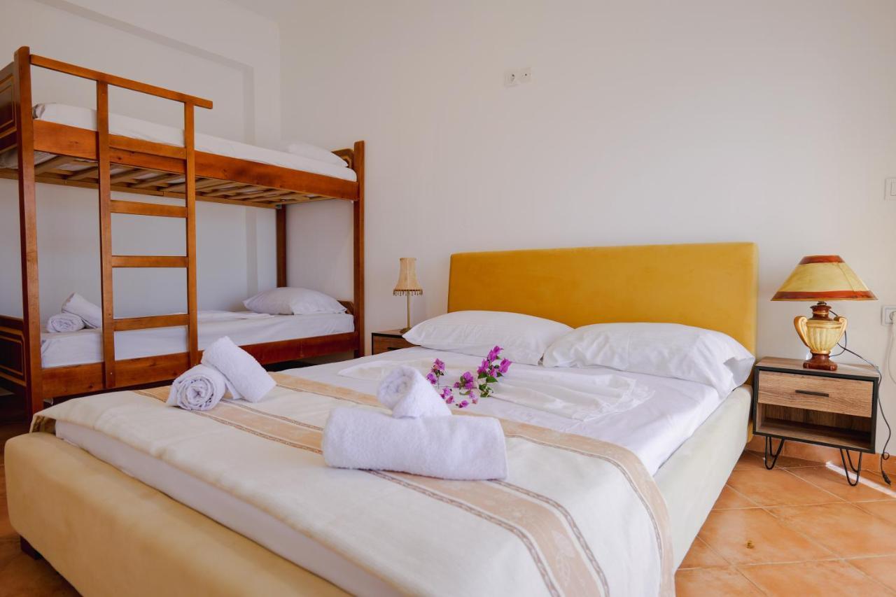 Hotel Leon Sarandë Esterno foto