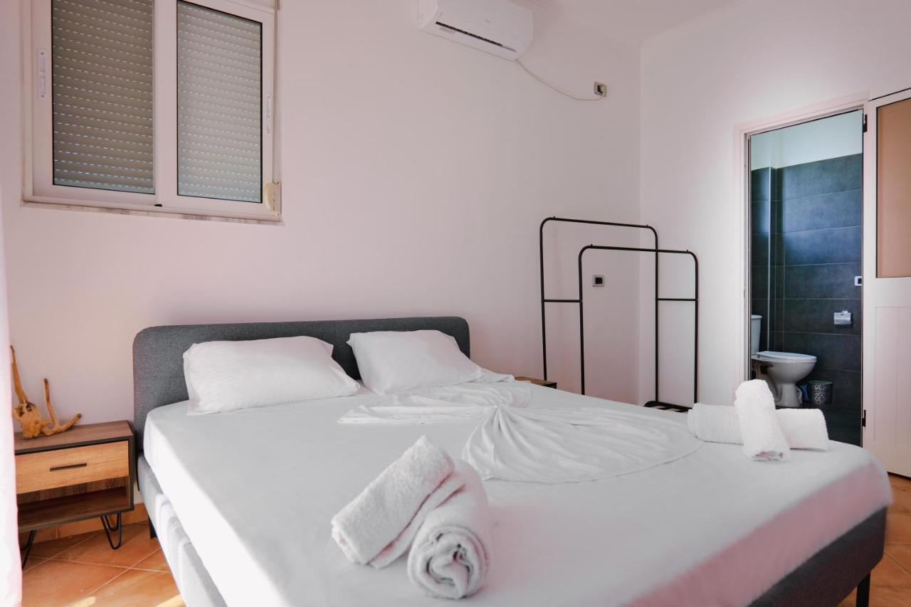 Hotel Leon Sarandë Esterno foto