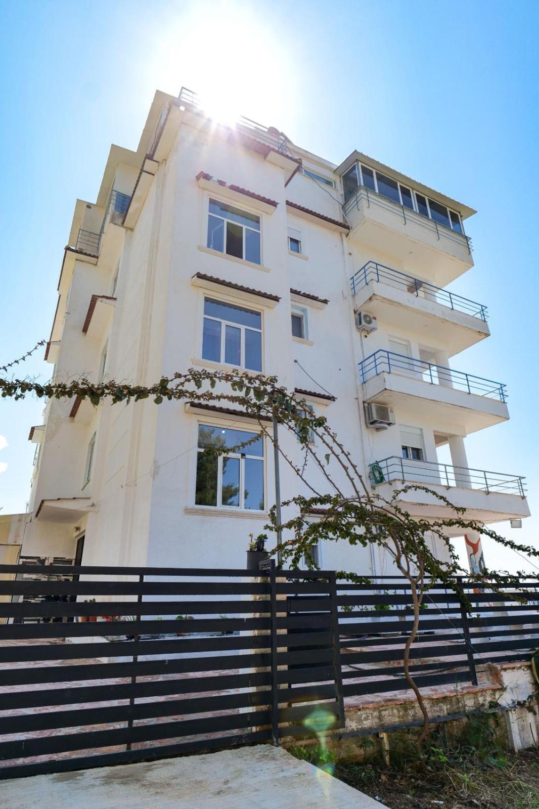 Hotel Leon Sarandë Esterno foto
